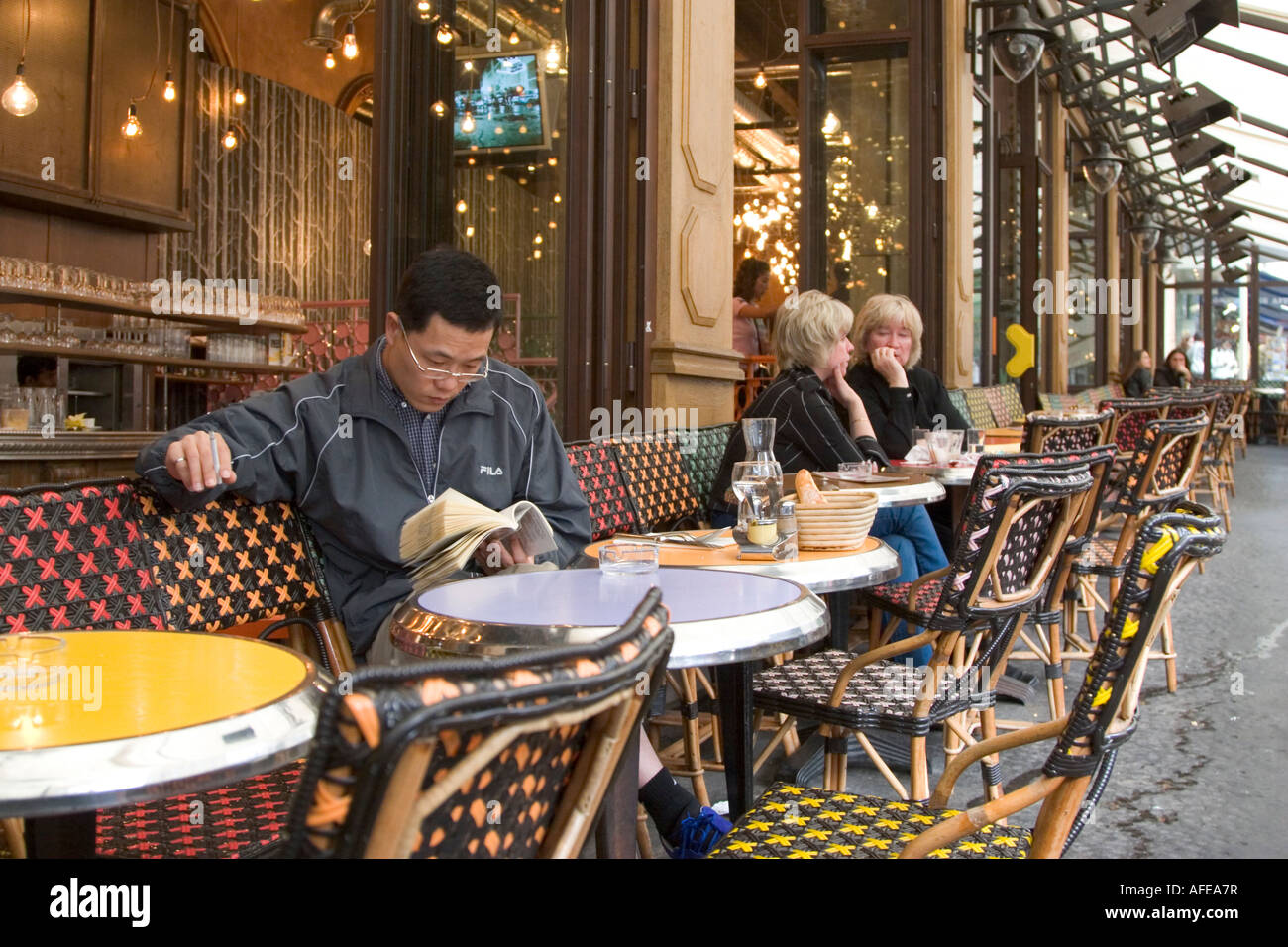 Cafe Le Brebant, 32 Boulevard Poissionniere, 9th arrondissement, Paris, France, Autumn 2007 Stock Photo