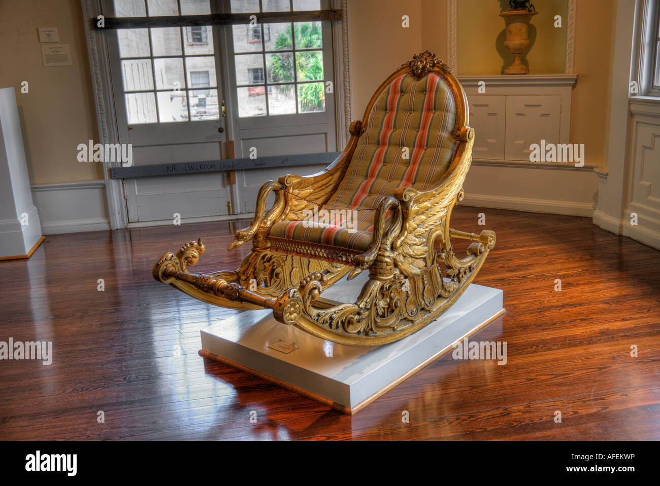 G rocker king throne deals