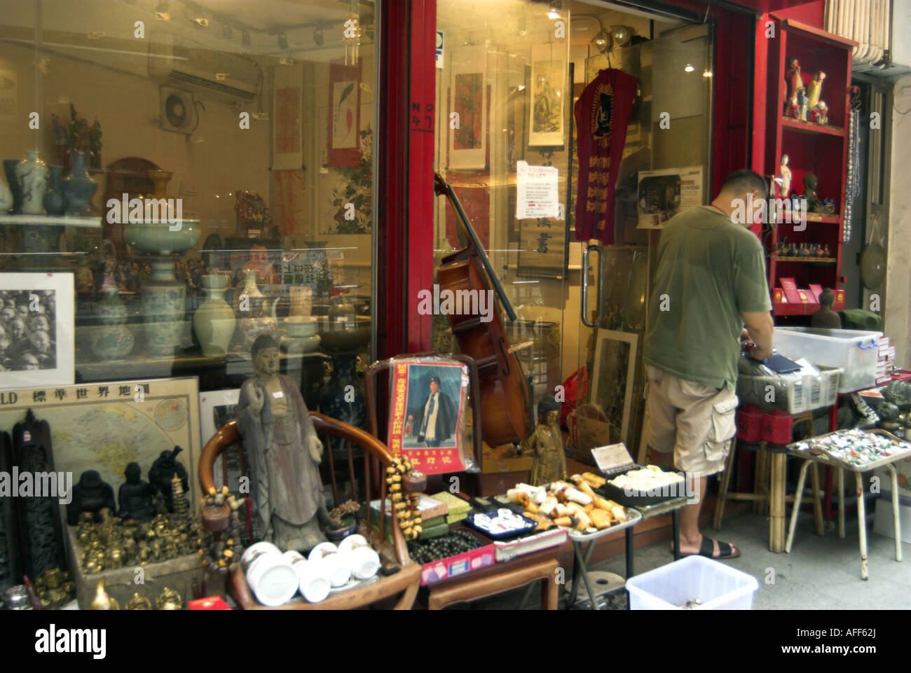 Antiques shop, Hollywood Road, Hong Kong Island, Hong Kong Stock Photo ...