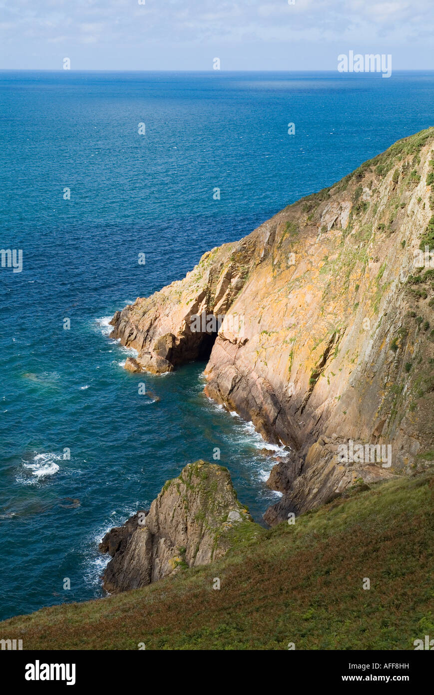 dh Les Mourier ST JOHN JERSEY North coastal footpath view of sea arch headland seacliffs island cliffs rock formation cliff Stock Photo