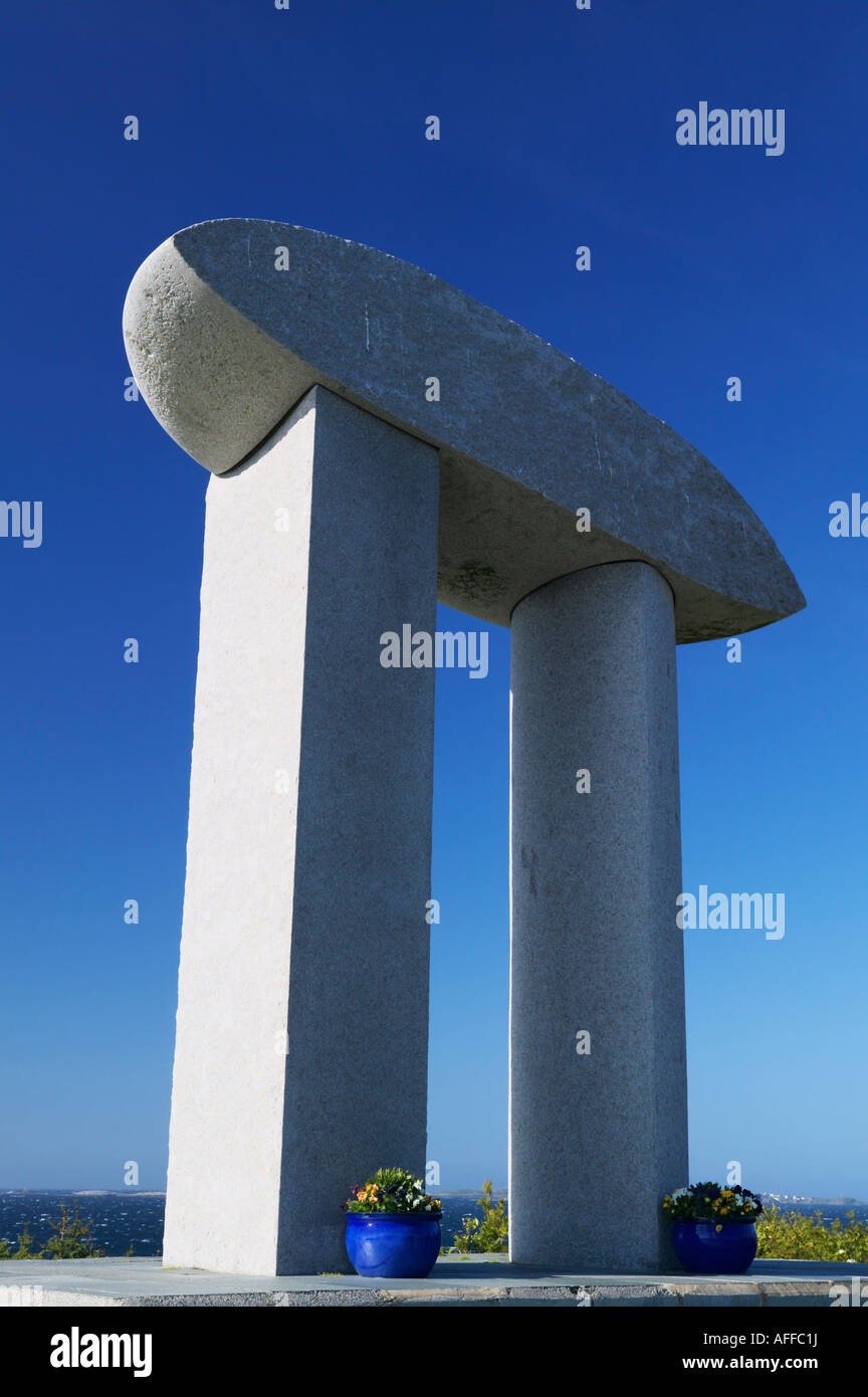 the-rokta-memorial-rindaroya-aukra-more-og-romsdal-norway-stock-photo