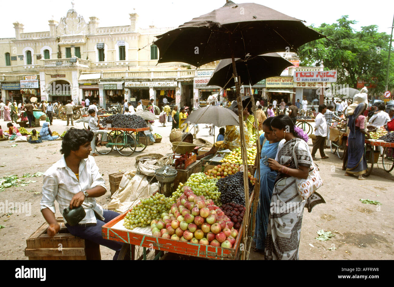 India Karnataka Mysore New Statue Square fruit stalls Stock Photo - Alamy