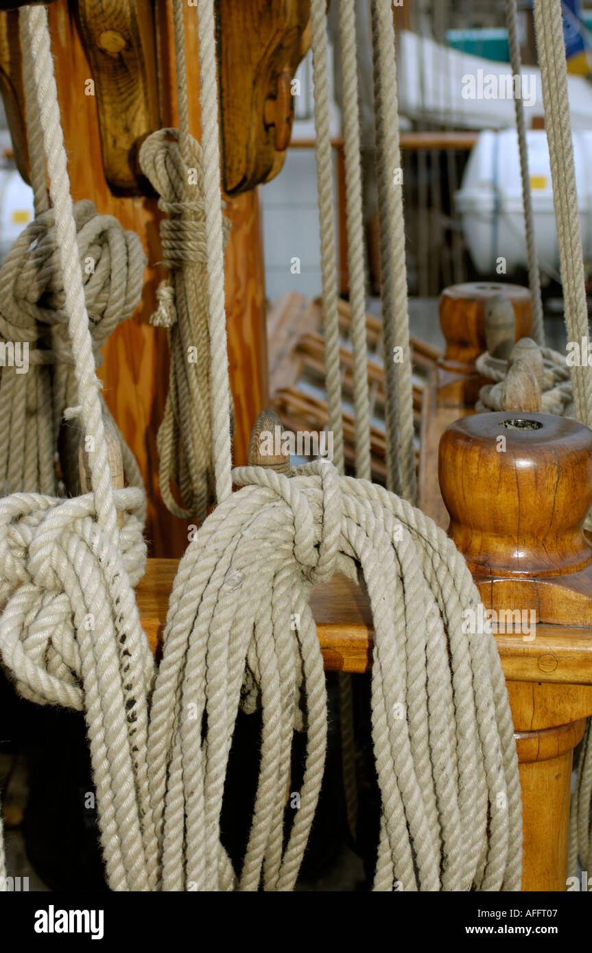Rigging ropes on mast of tall ship Stock Photo - Alamy