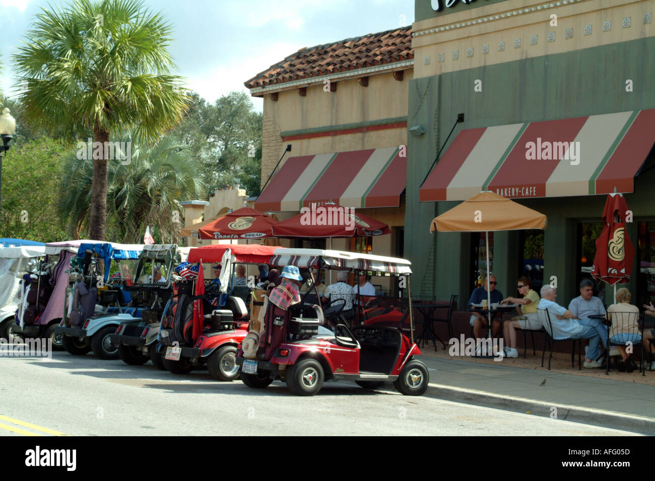 Driving golf carts High Resolution Stock Photography and Images Alamy