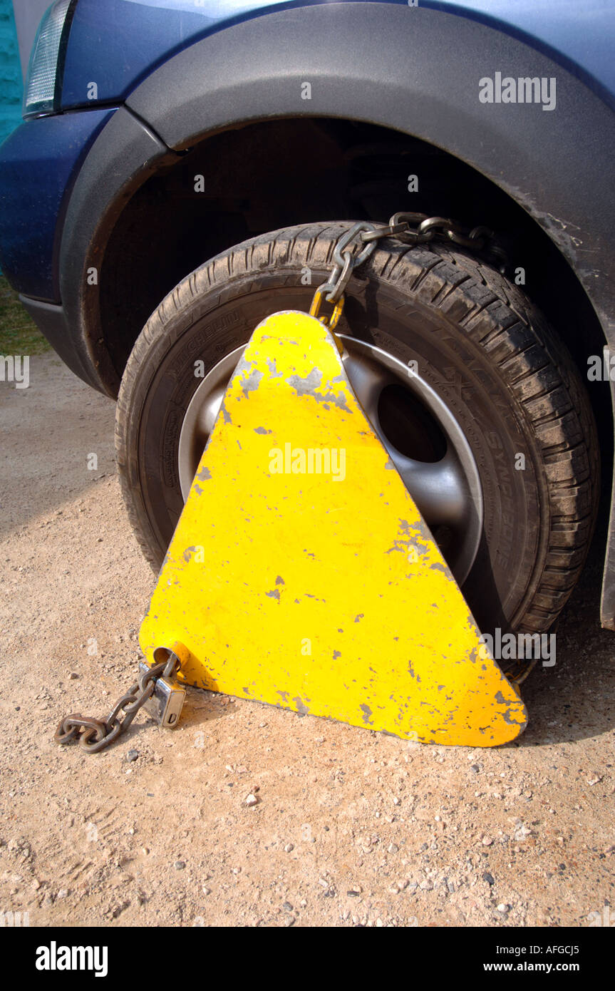 Parked car clamping uk hires stock photography and images Alamy