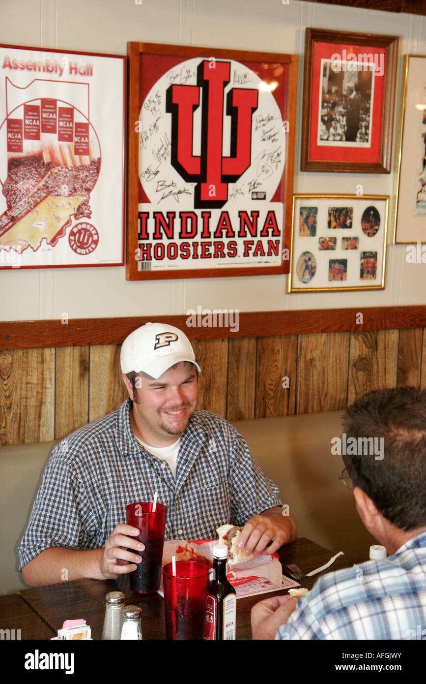 Indiana,Elkhart County,Wakarusa,Waterford Street,Shortstop Inn,family