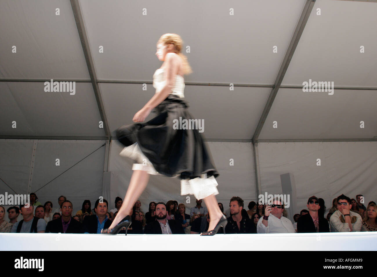 Fashion show audience hi-res stock photography and images - Alamy