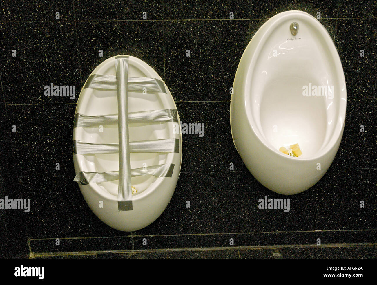 Out of order urinal Stock Photo - Alamy