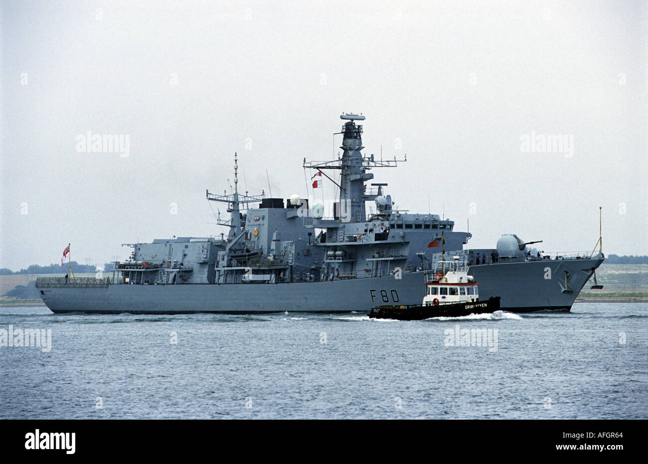 HMS Grafton (Almirante Lynch FF-07 Chilean Navy) sailing on the River Orwell towards the port of Ipswich, Suffolk, UK. Stock Photo