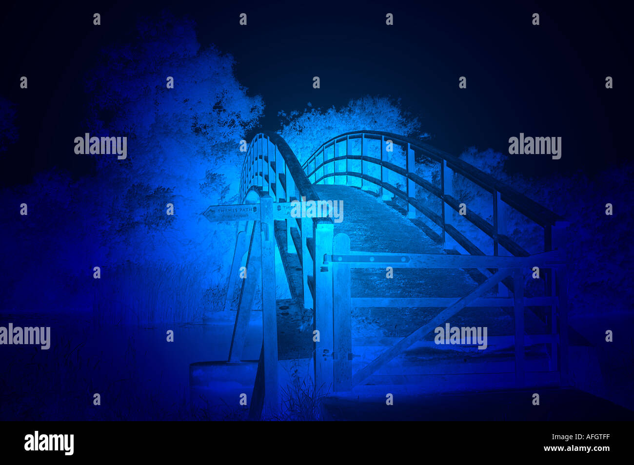 Bridge lighting hi-res stock photography and images - Alamy