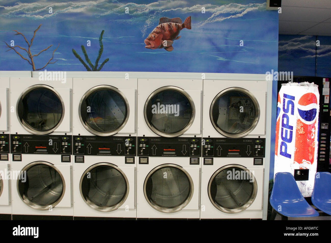 Miami Beach Florida,Washington Avenue,Laundromat,mural,fish,underwater
