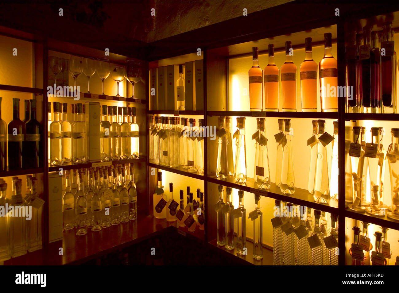 Wine rack in wine store Stock Photo Alamy