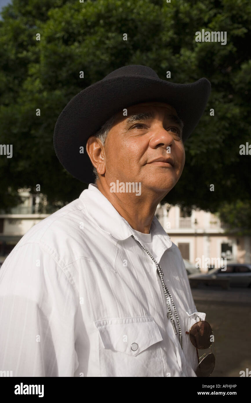 Old man wearing cowboy hat hi-res stock photography and images - Alamy
