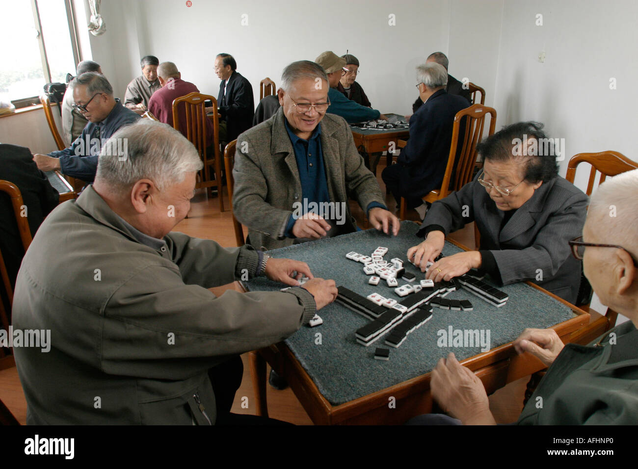 Elderly chinese board game hi-res stock photography and images - Alamy