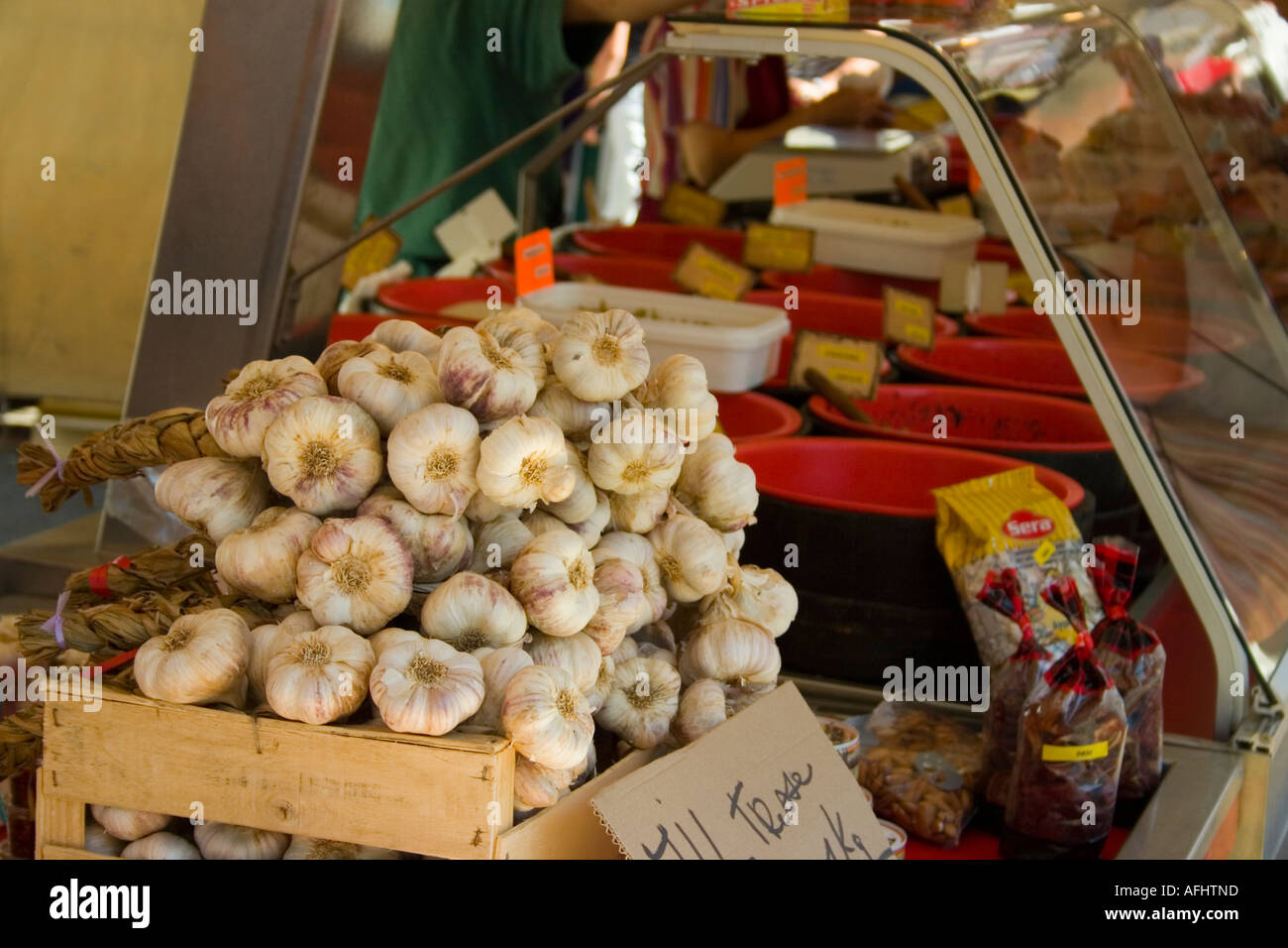 Garlic cloves on a market stall in Benodet, France Stock Photo Alamy