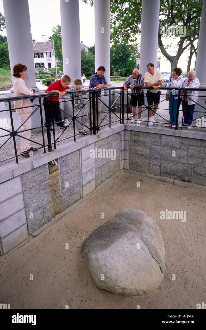 Plymouth Rock in the town of Plymouth, Massachusetts, USA. Recalls the landing and colonial settlement of the Pilgrim Fathers Stock Photo