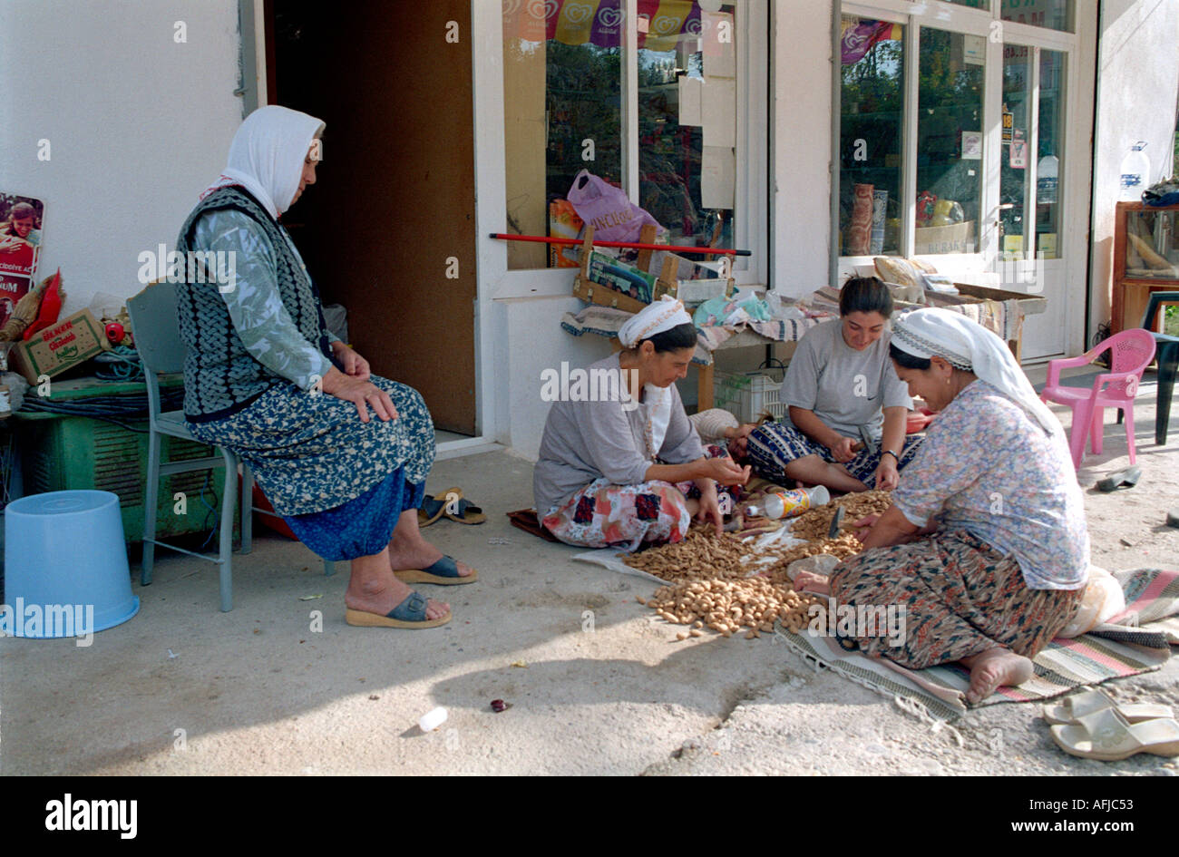 8-bit RGB flat IBM byte order uncompressed TIFF file, 5613x3695 pixels ...