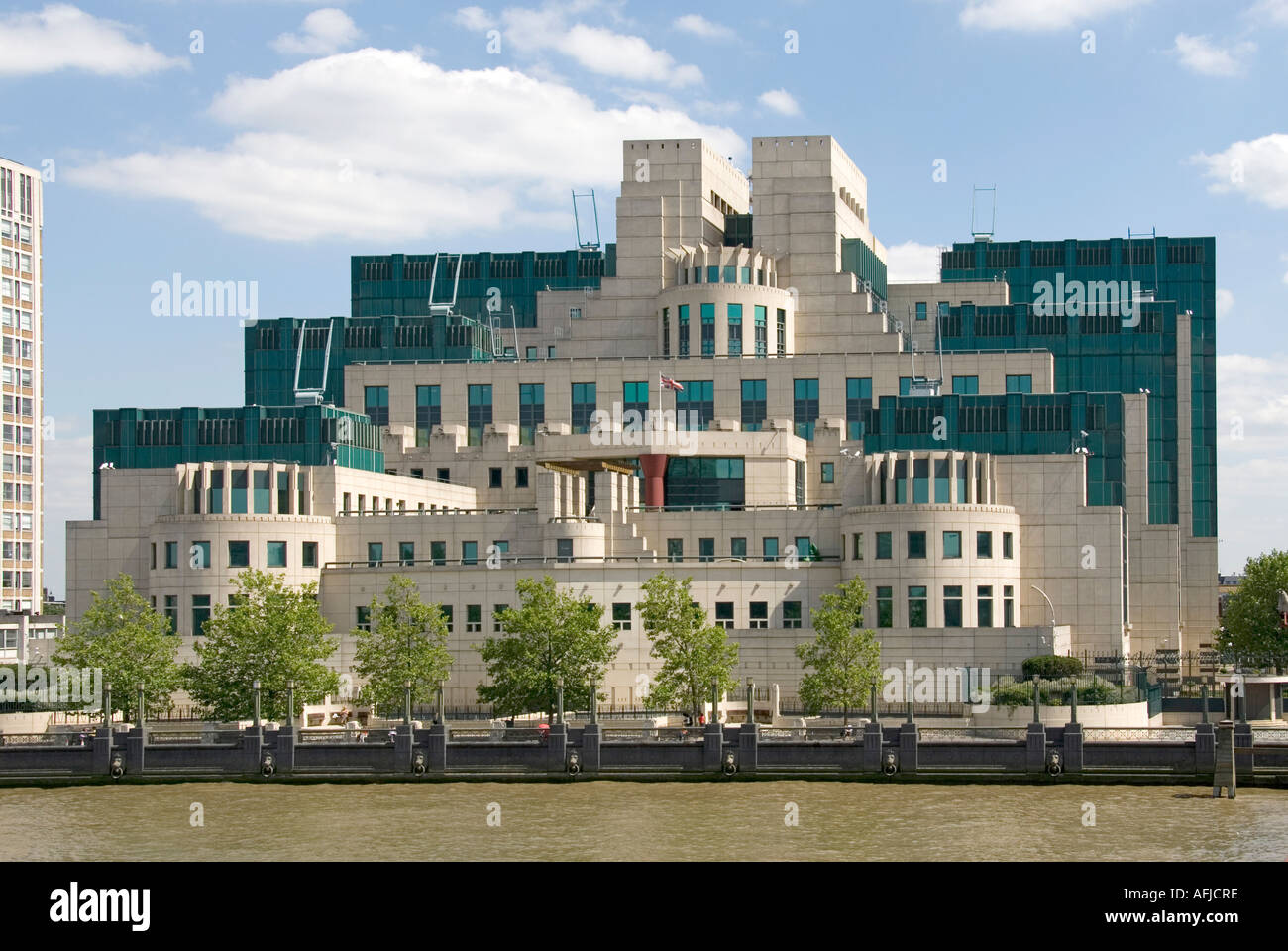 River Thames & modern architecture riverside Mi6 building at Vauxhall Cross the HQ of the Government Secret Intelligence Service SIS London England UK Stock Photo