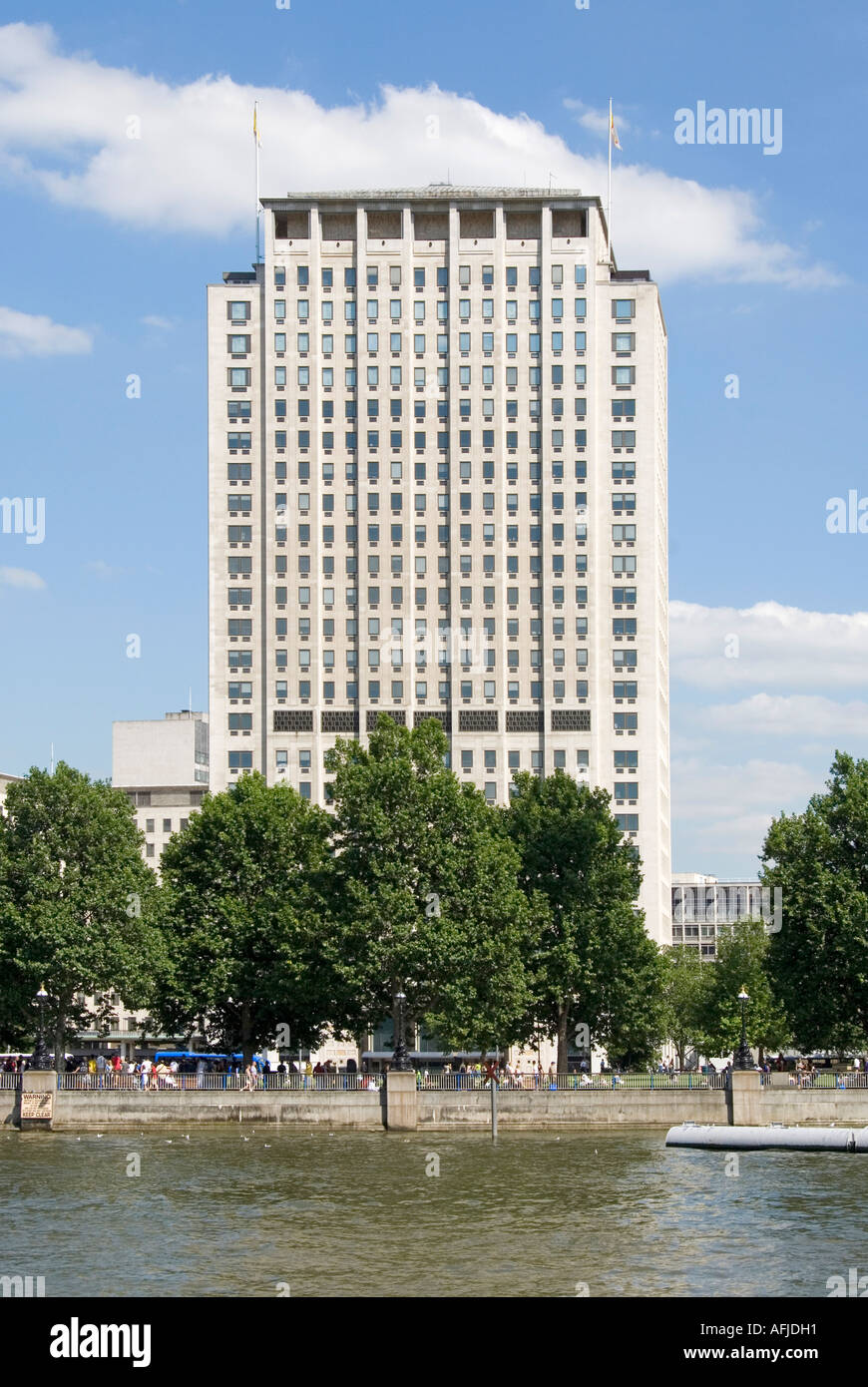 Royal Building Building Shell London River Thames and the Shell building Stock Photo - Alamy