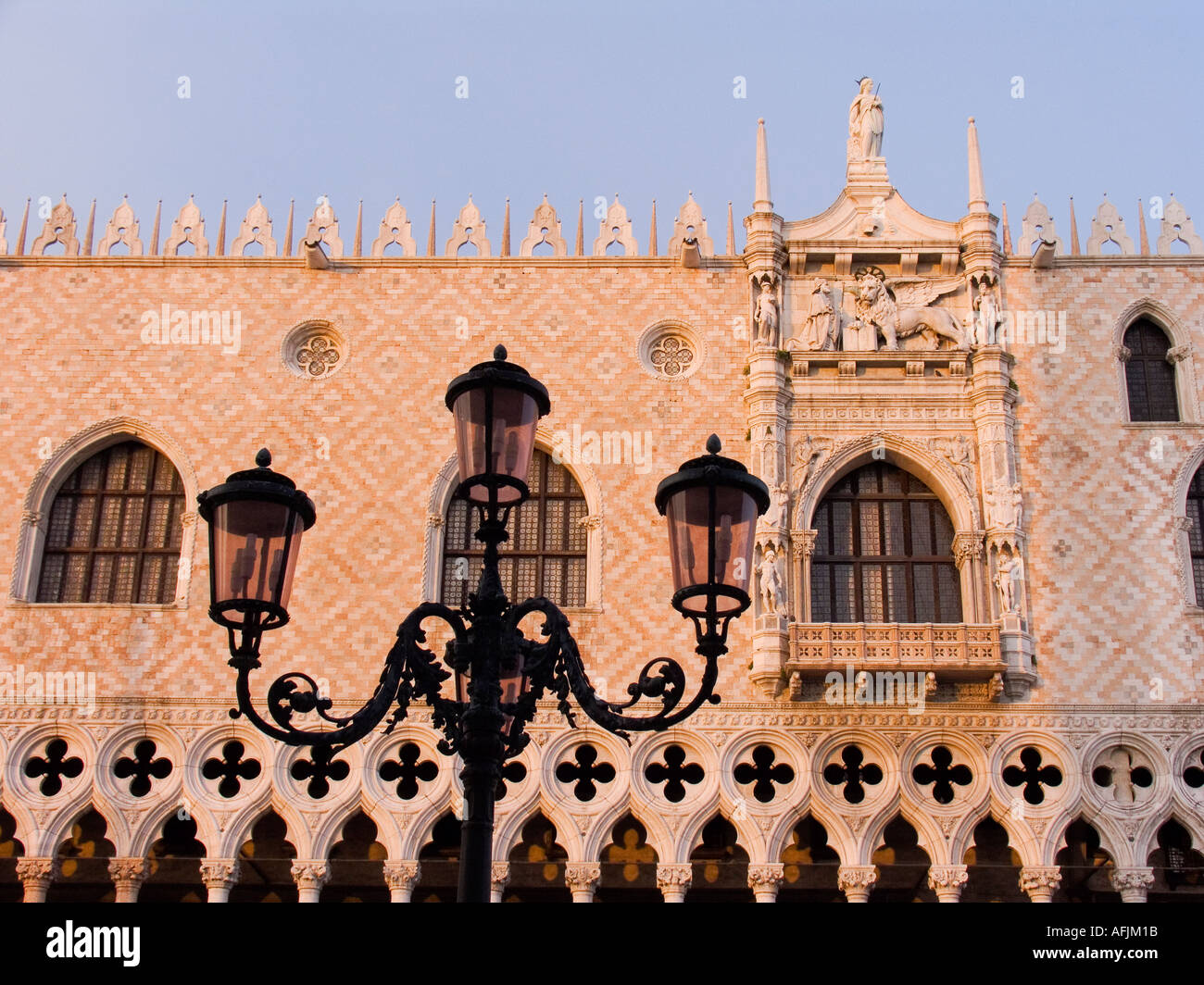 Venice gothic palace hi-res stock photography and images - Alamy