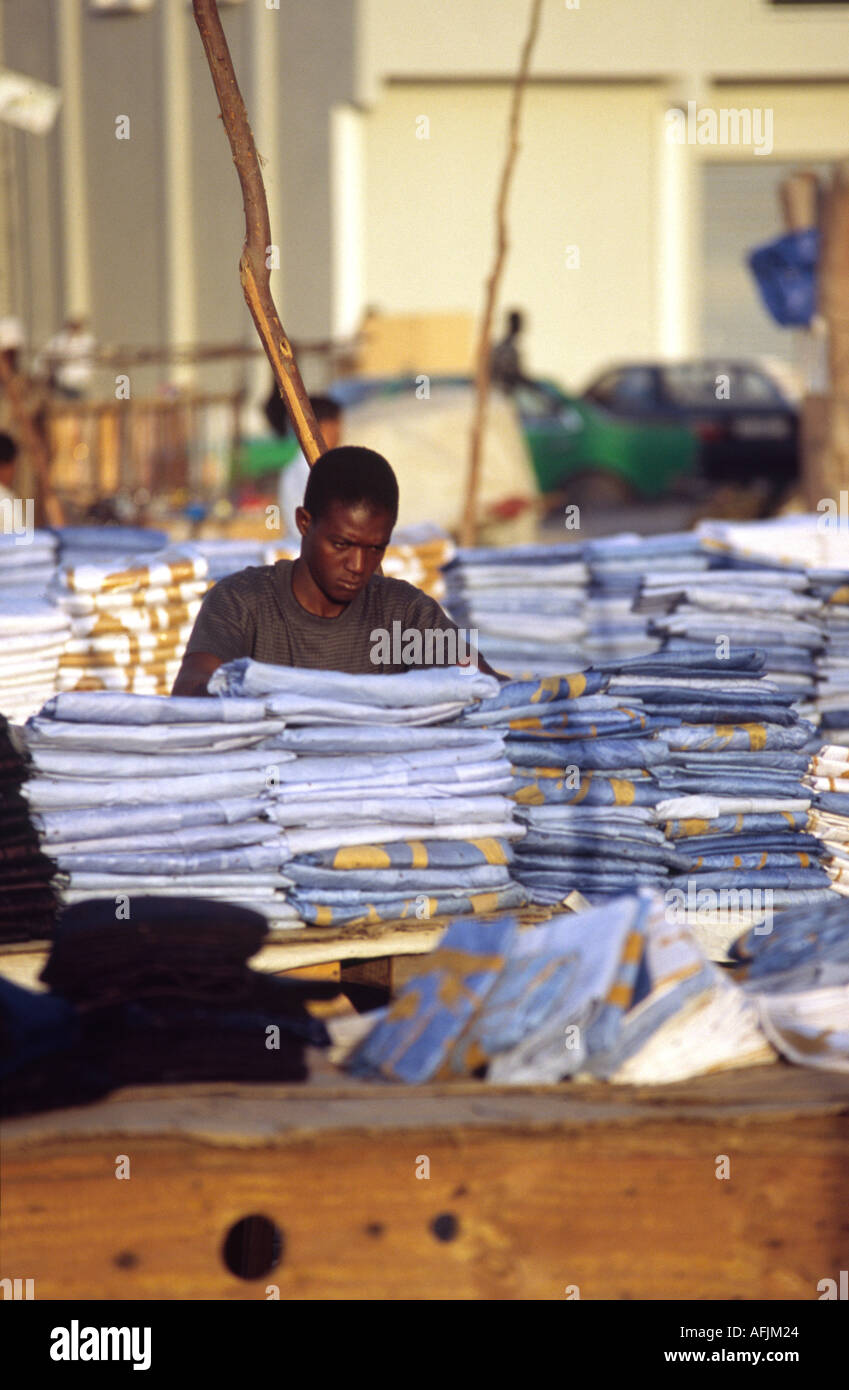 Robe trader - Marché Capital, Nouakchott, MAURITANIA Stock Photo - Alamy