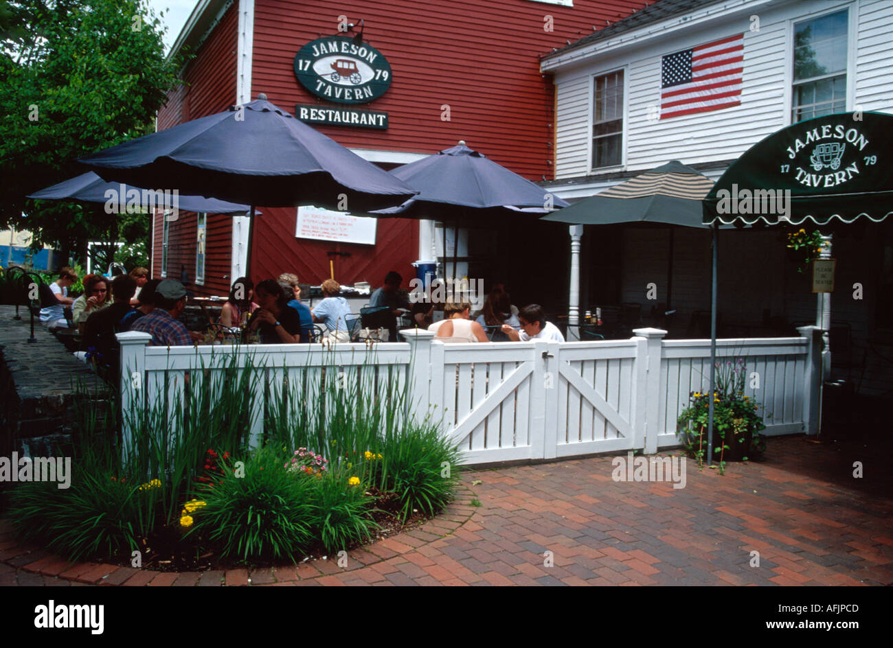 Maine Me New England Down East Freeport Jameson Tavern Restaurant Alfresco Al Fresco Sidewalk Outside Exterior Dining Eating Out Food Me Stock Photo Alamy