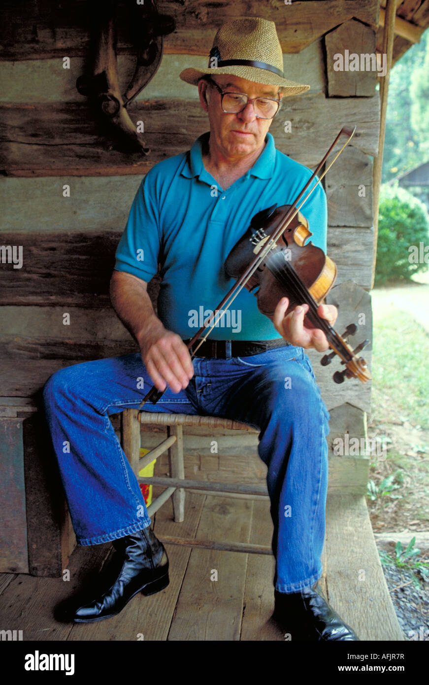 Elk217 2639 Tennessee Morris Museum of Appalachia fiddle player Stock Photo
