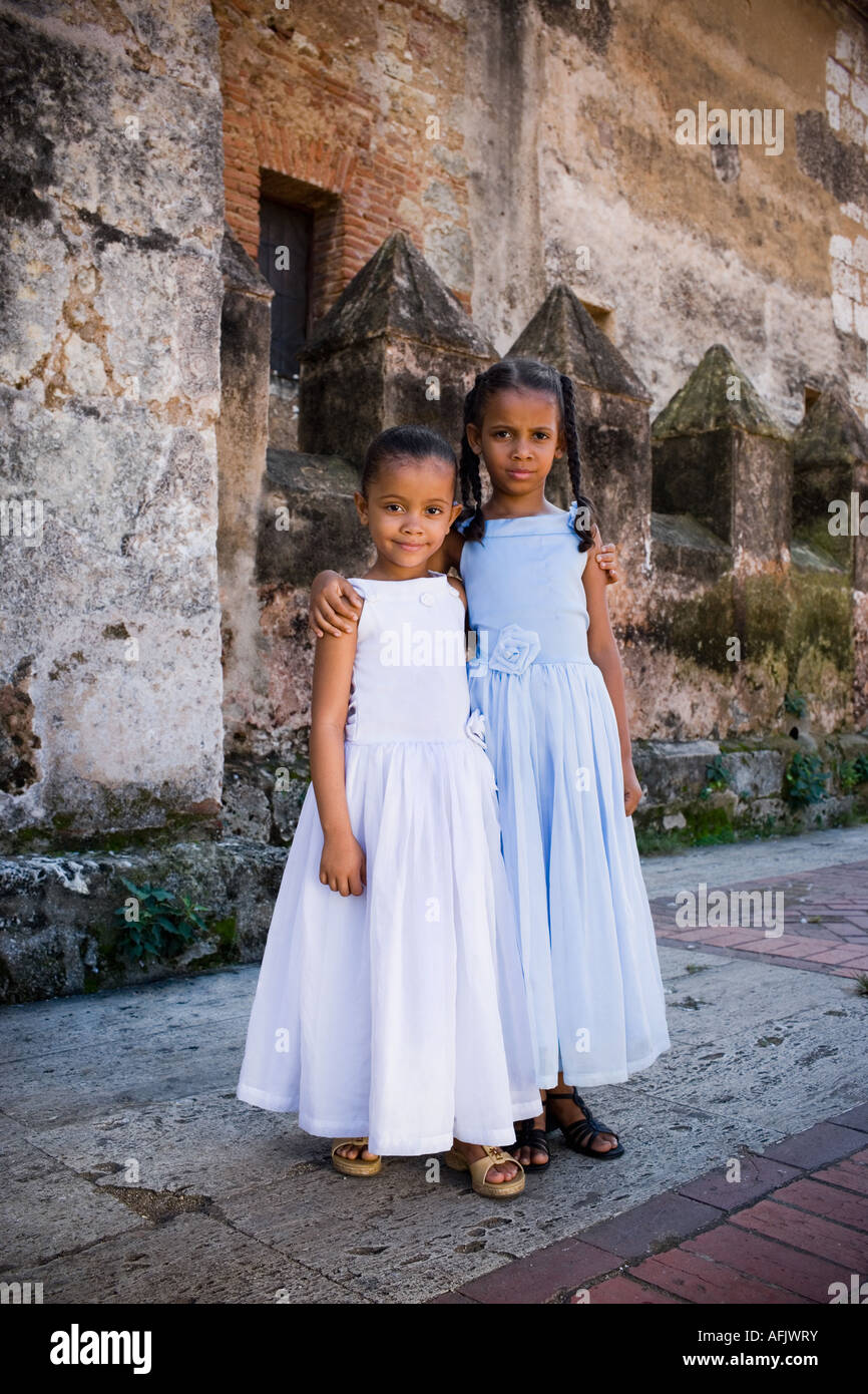 Two children arms around each other hi-res stock photography and images ...
