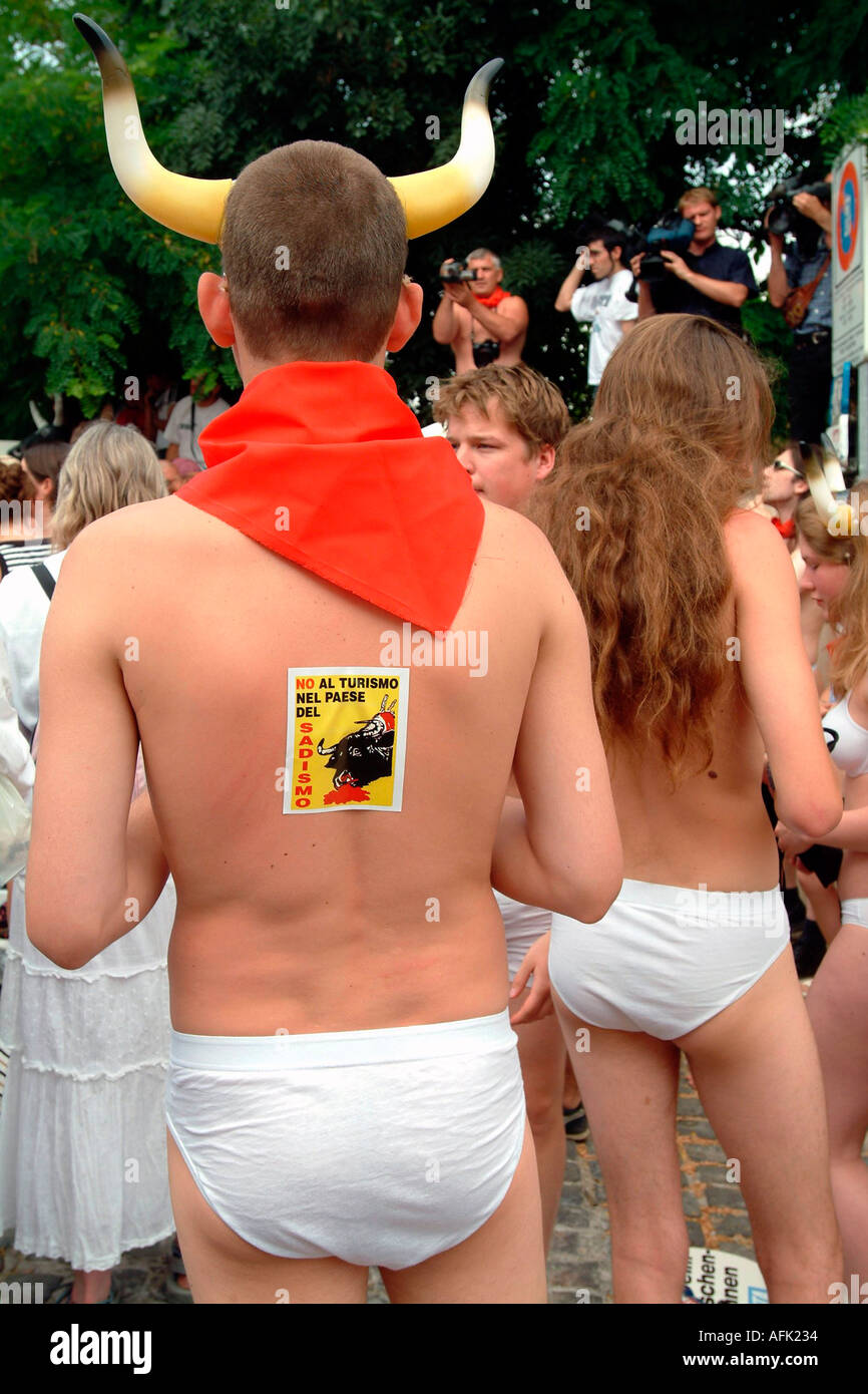 PETA nude protesting, the running of the nudes at San Fermin Pamplona  Festival (Running of the Bulls), Spain Stock Photo - Alamy