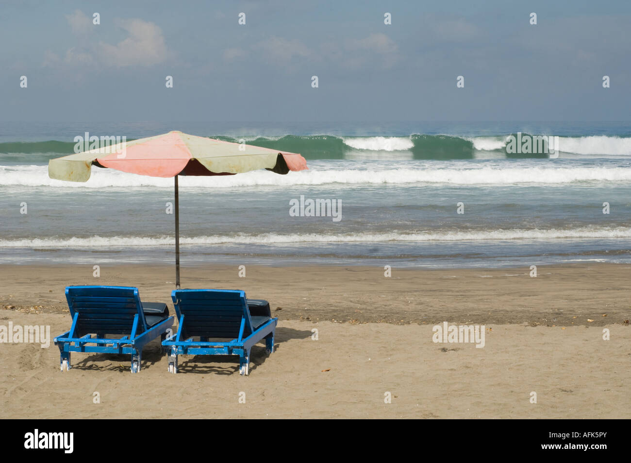 empty deck chairs and parasol on the beach Stock Photo - Alamy