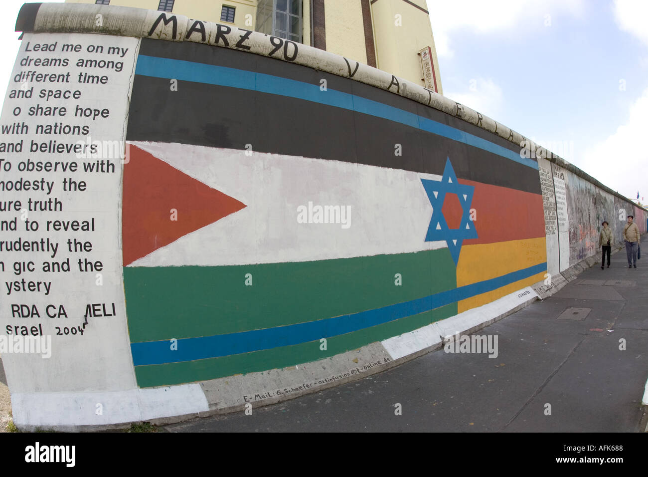 Stretch of Berlin Wall at East Side Gallery Stock Photo Alamy