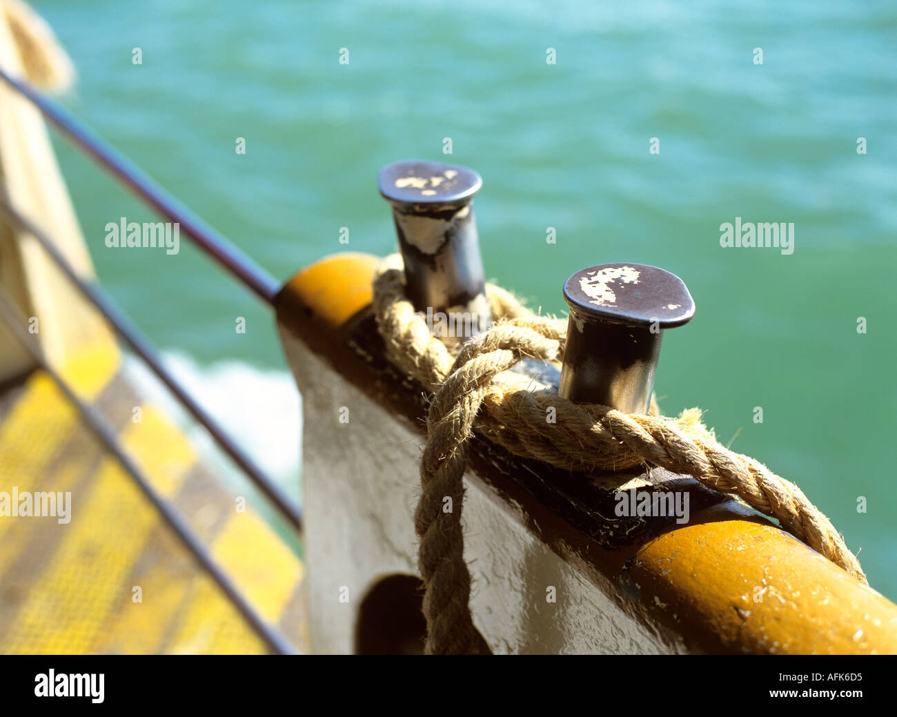 Loose rope hi-res stock photography and images - Alamy