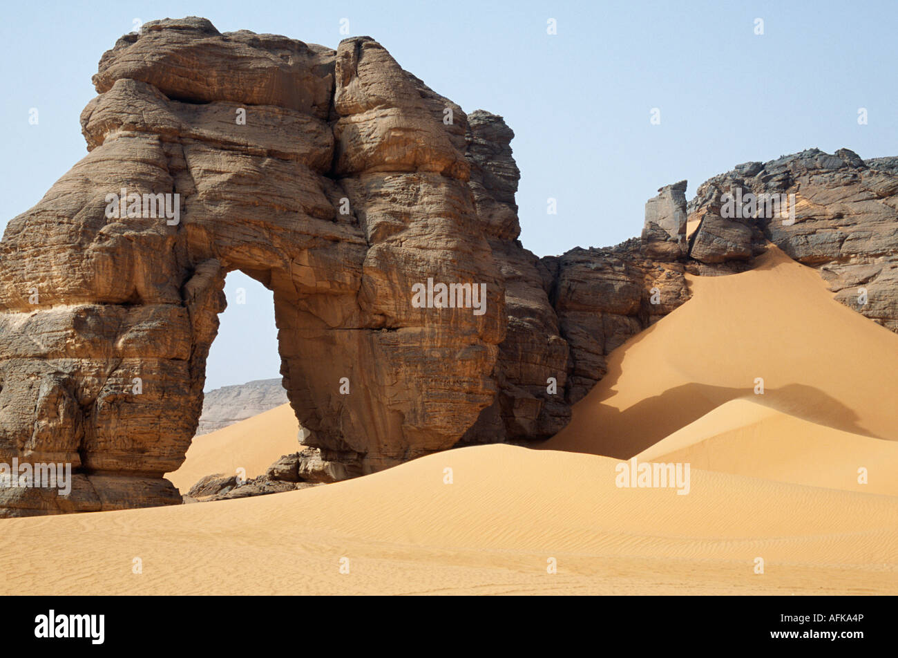 Natural arch, at least 150m high in the Jebel Acacus (Acacus Mountains) some 100km from Ghat in the Libyan Sahara, Libya Stock Photo