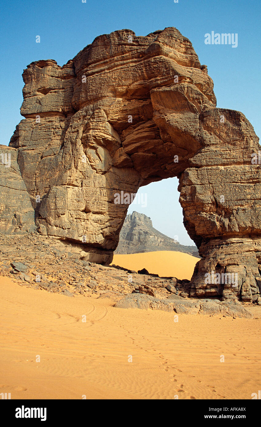Natural arch, at least 150m high in the Jebel Acacus (Acacus Mountains) some 100km from Ghat in the Libyan Sahara, Libya Stock Photo