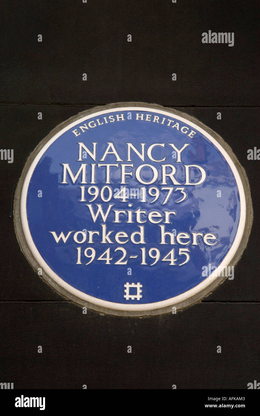 English Heritage Blue Plaque Nancy Mitford writer 1904 1973 worked here in Curzon Street. Stock Photo