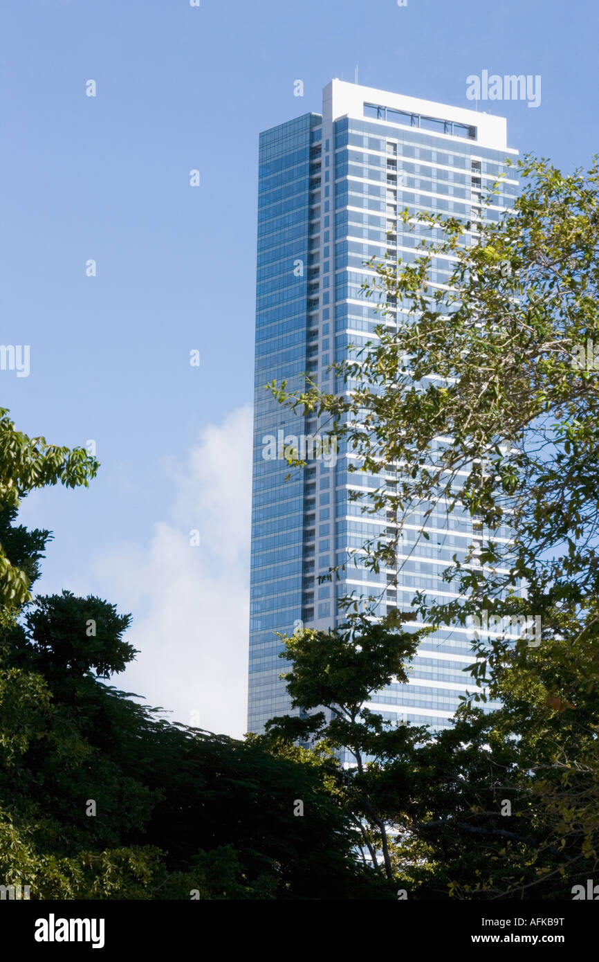 High rise with trees hi-res stock photography and images - Alamy