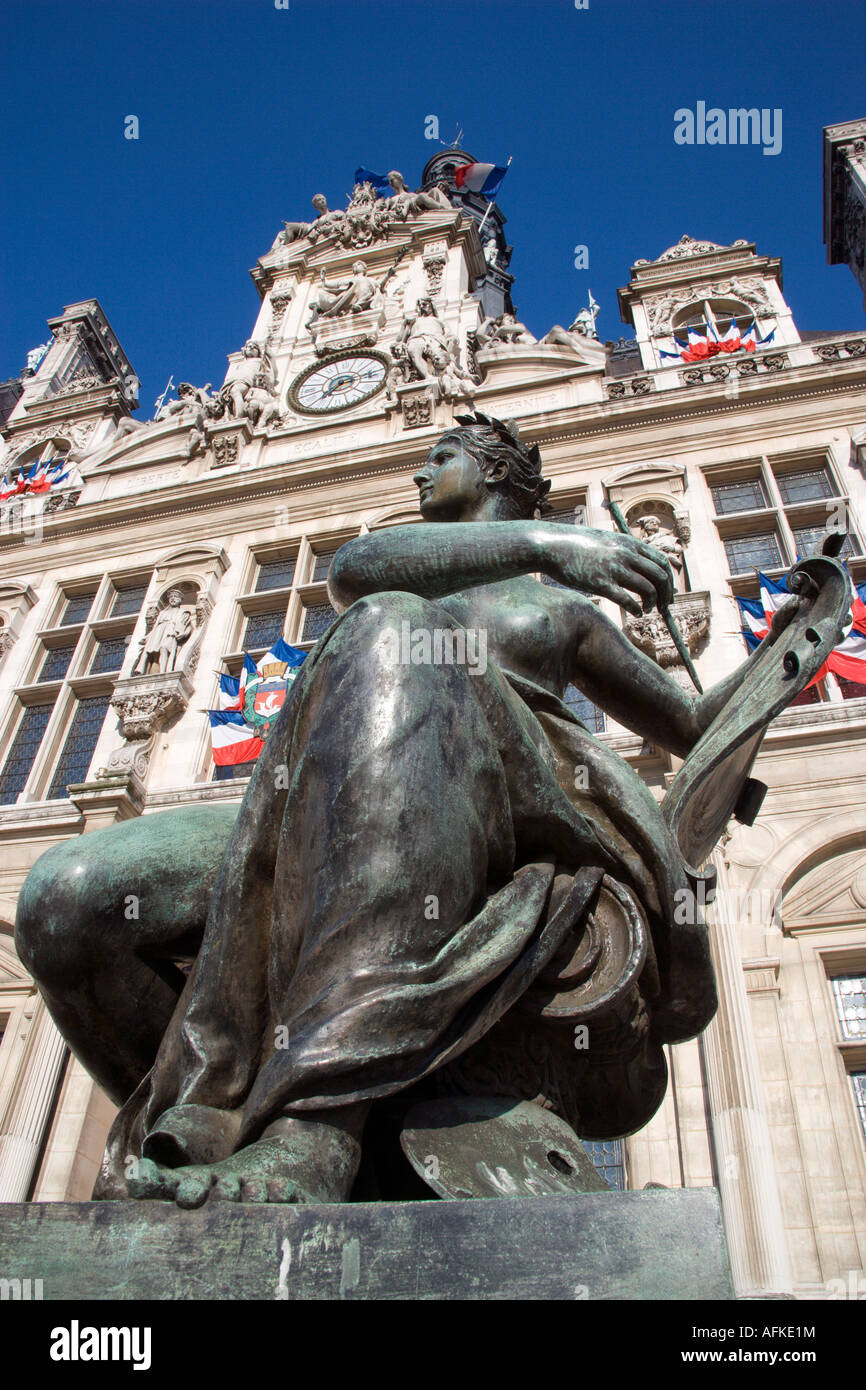 FRANCE Ile de France Paris One of several female bronze statues in front of  Town Hall or Hotel de Ville with French flags Stock Photo - Alamy