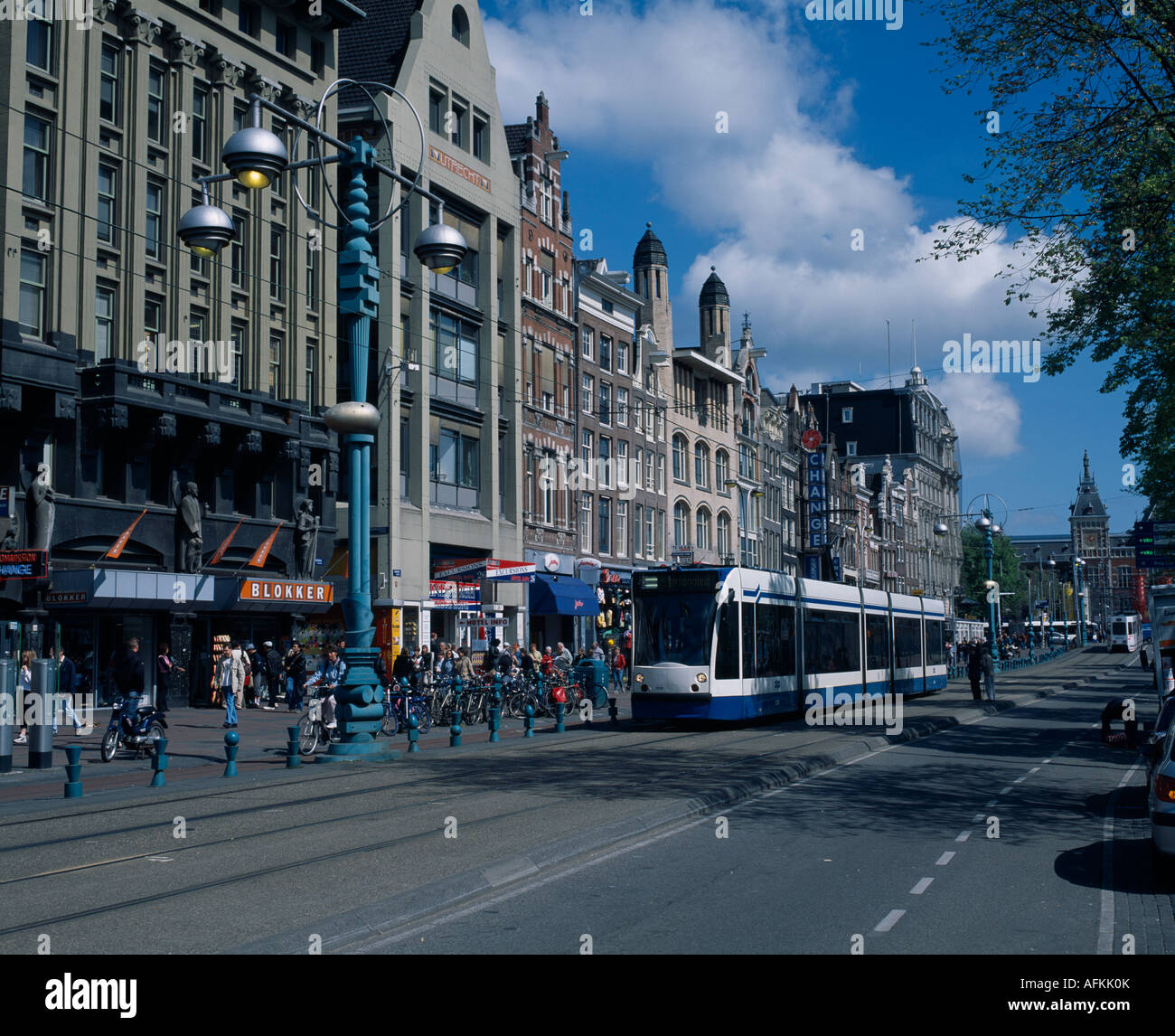 Holland netherlands noord holland amsterdam damrak busy street scene hi-res  stock photography and images - Alamy