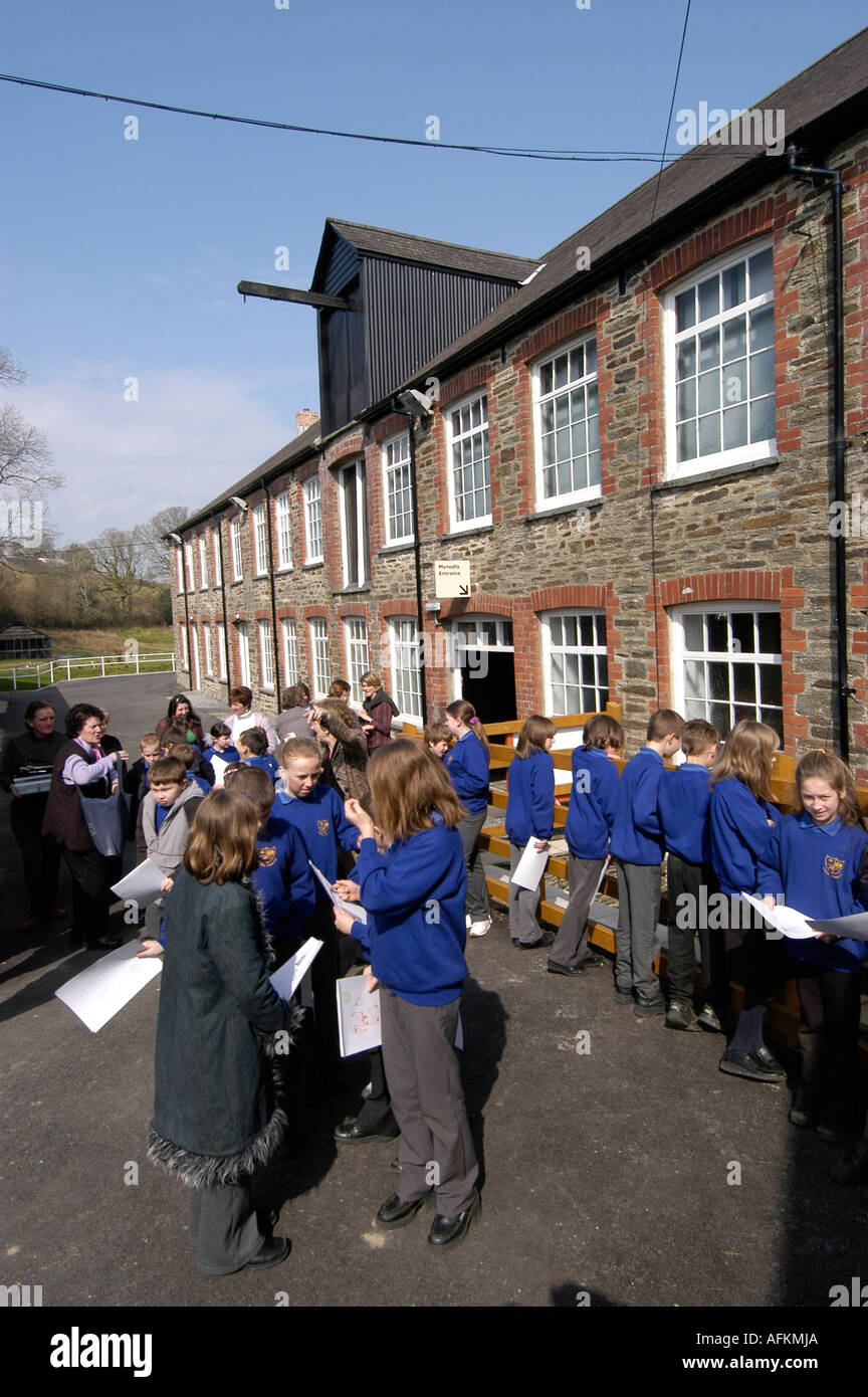 schoolchildren visiting The Welsh Woolen Museum Amgueddfa Gwlan Cymru