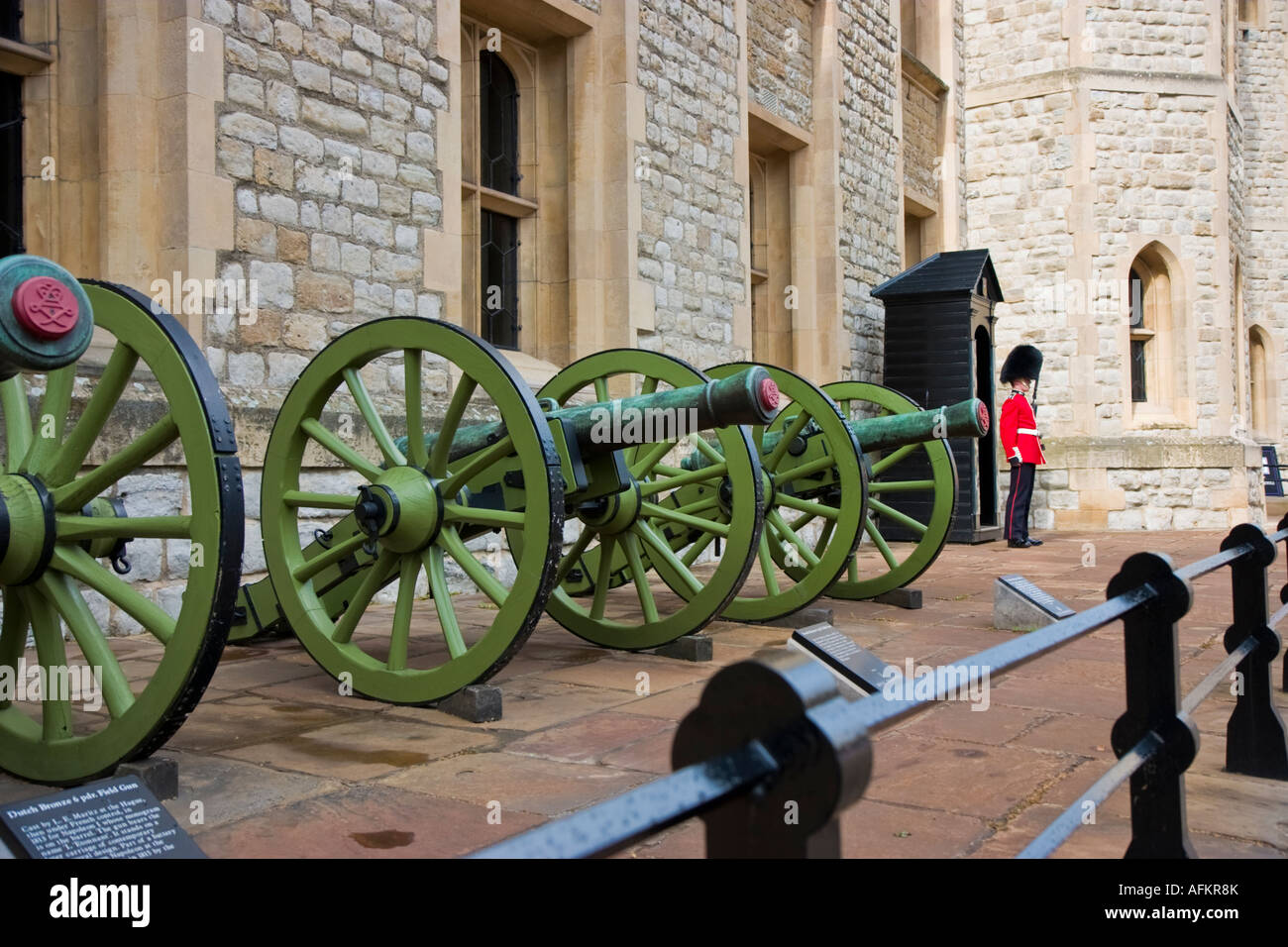 Canons and Guard Tower of London England UK Stock Photo - Alamy