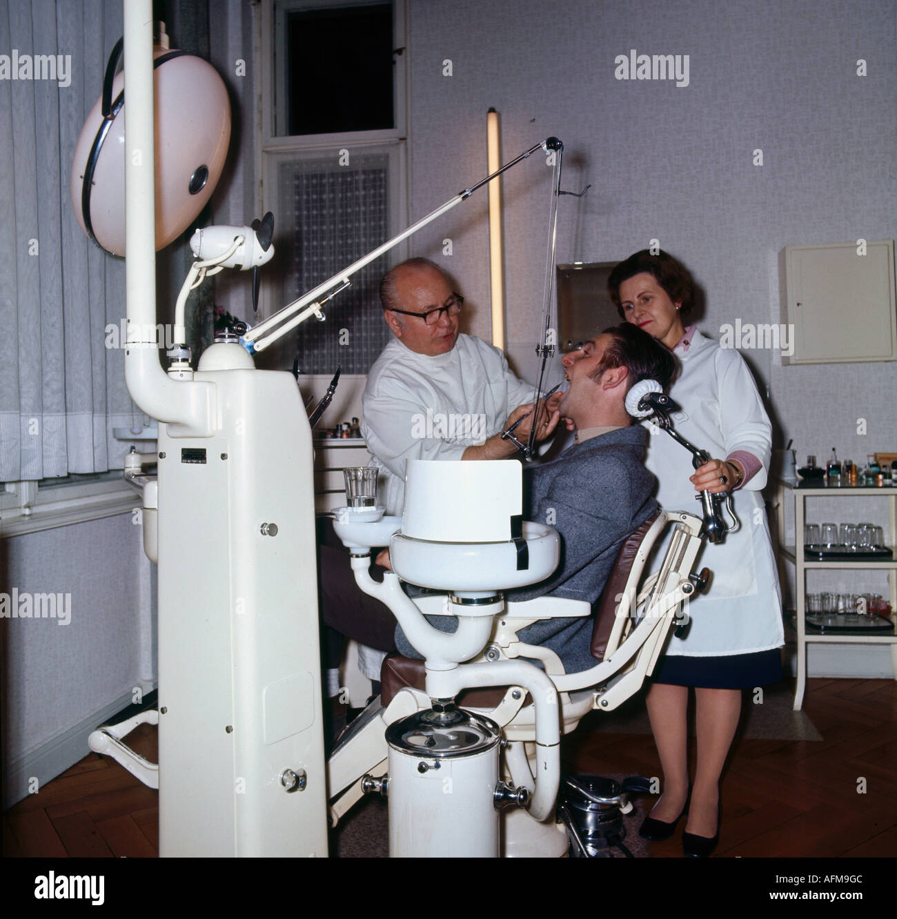 Dentist and patient 1970's hires stock photography and images Alamy