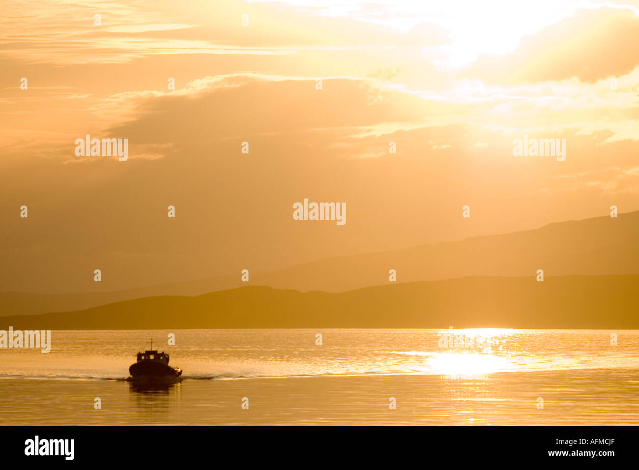 Sea bright sunset boat hi-res stock photography and images - Alamy