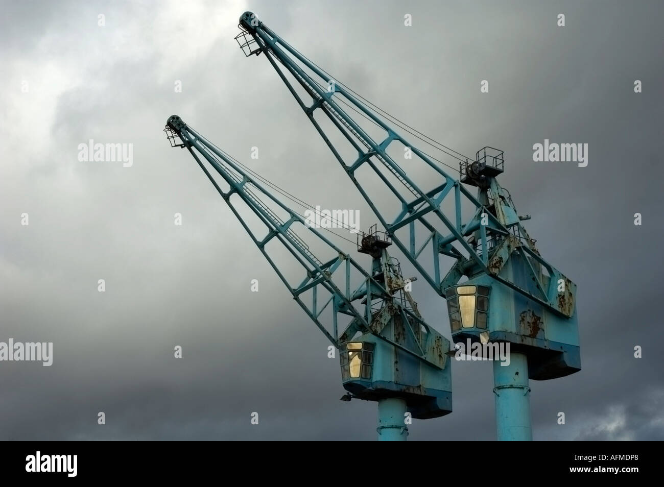 Twin dock cranes hi-res stock photography and images - Alamy