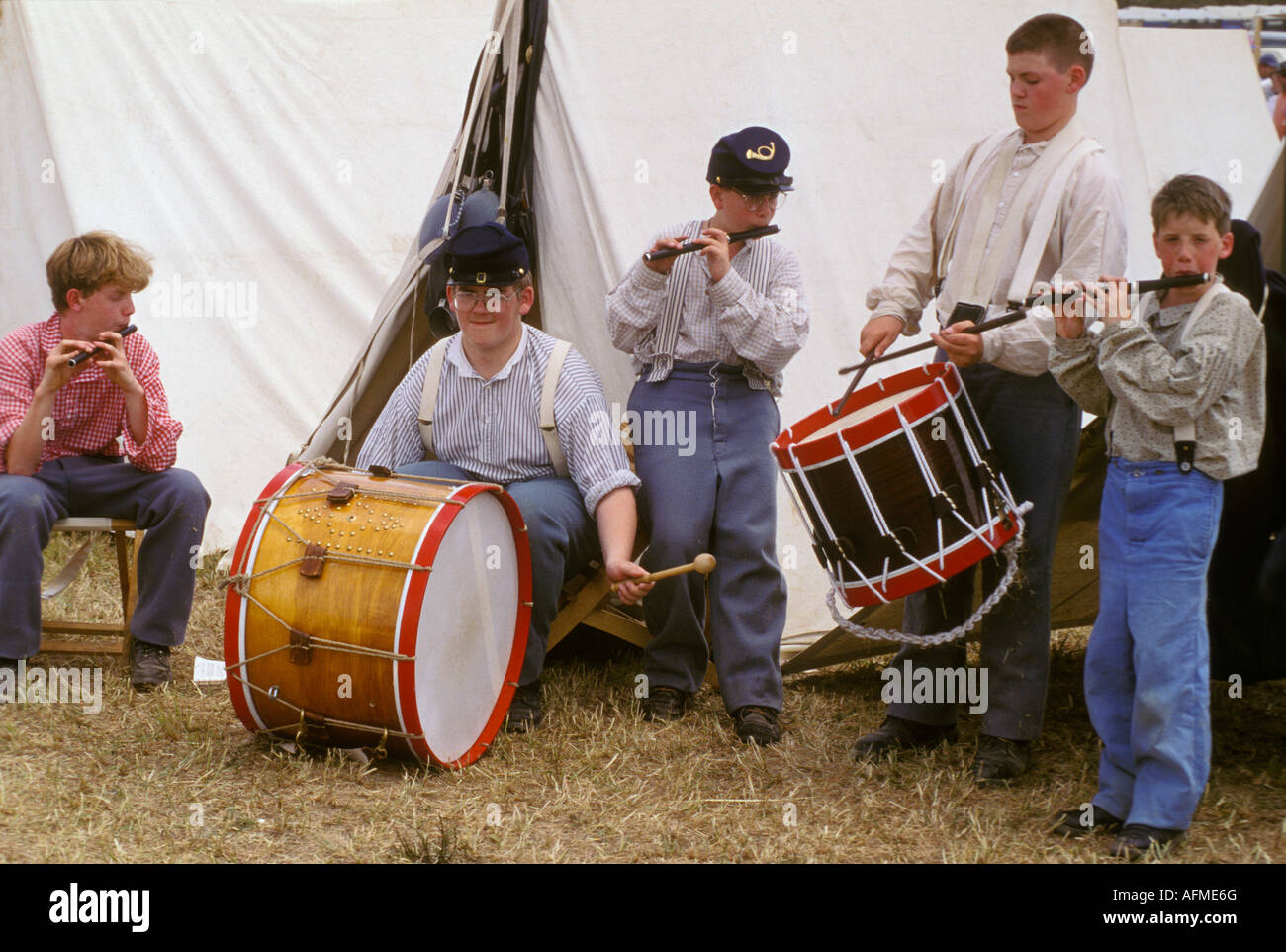 civil war reenactors Gettysburg PA battle field group of children musicians  music musical fife drums tent Stock Photo - Alamy