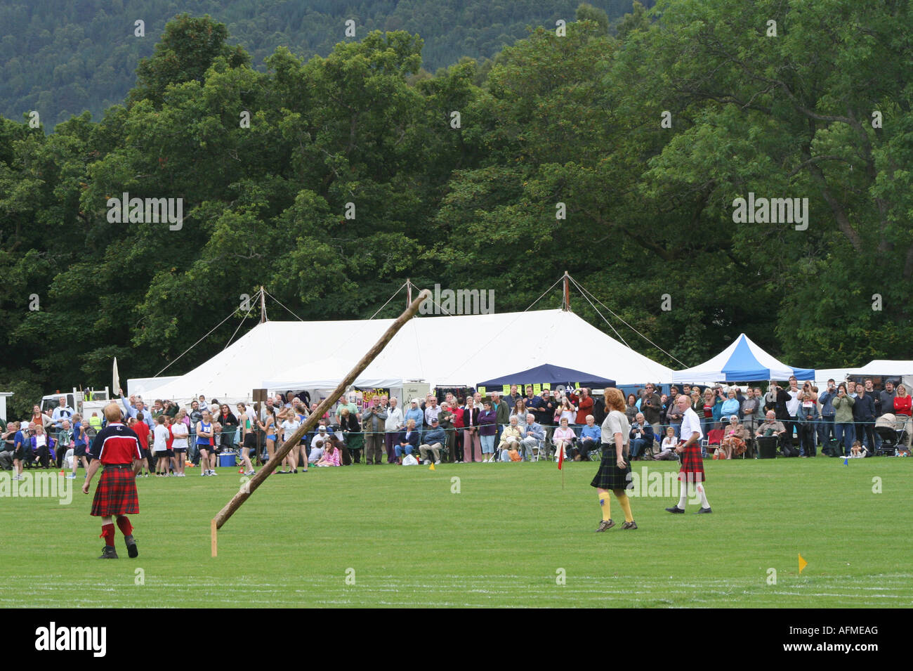Scottish man in kilt tossing the caber at highland games Pitlochry ...