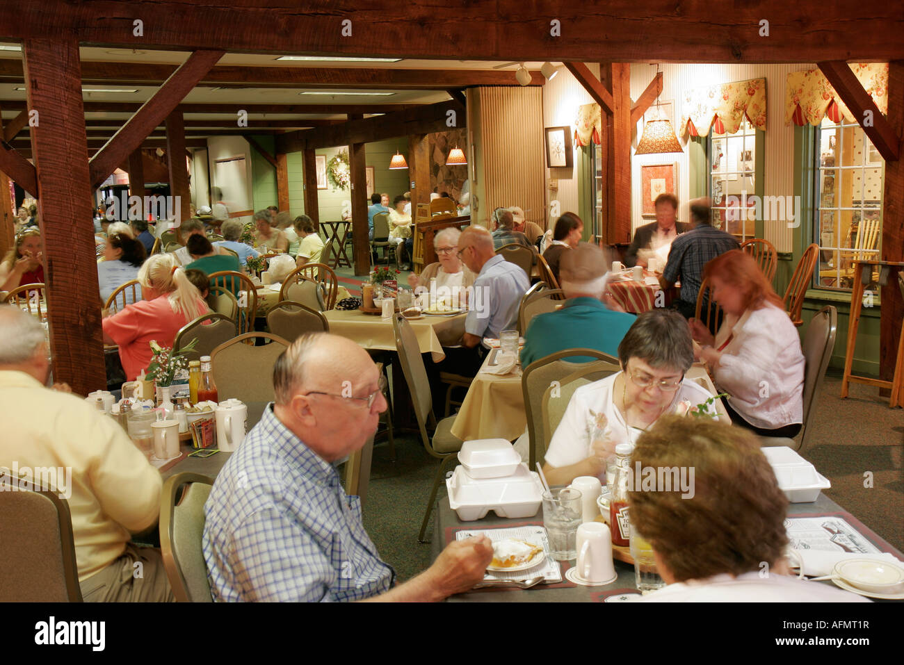 Indiana Elkhart County,Middlebury,Das Dutchman Essenhaus,Amish,restaurant restaurants food dining eating out cafe cafes bistro,tables,visitors travel Stock Photo