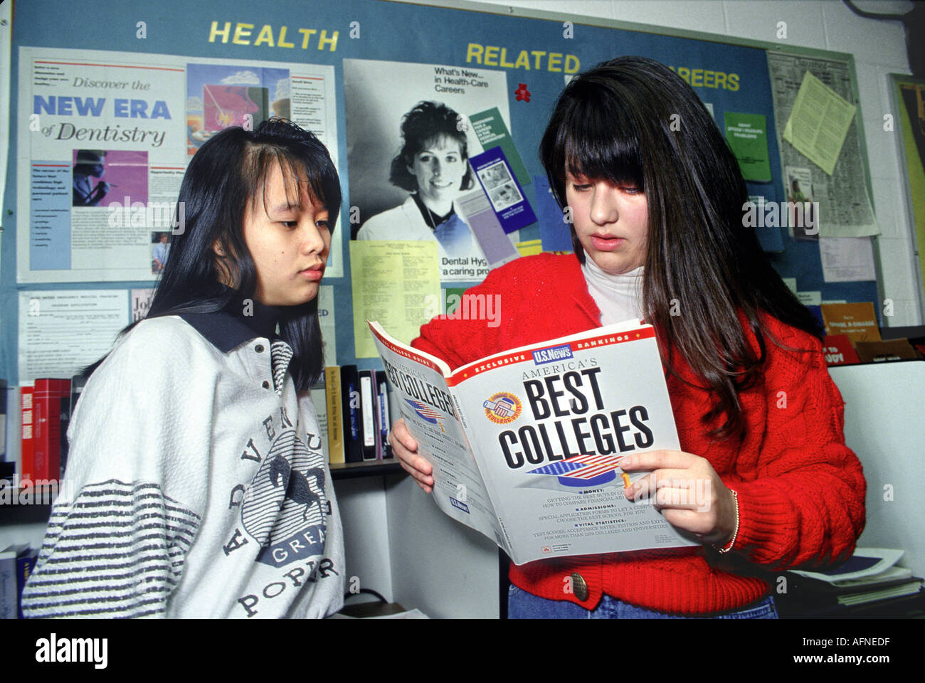 High school students in a group hi-res stock photography and images - Alamy
