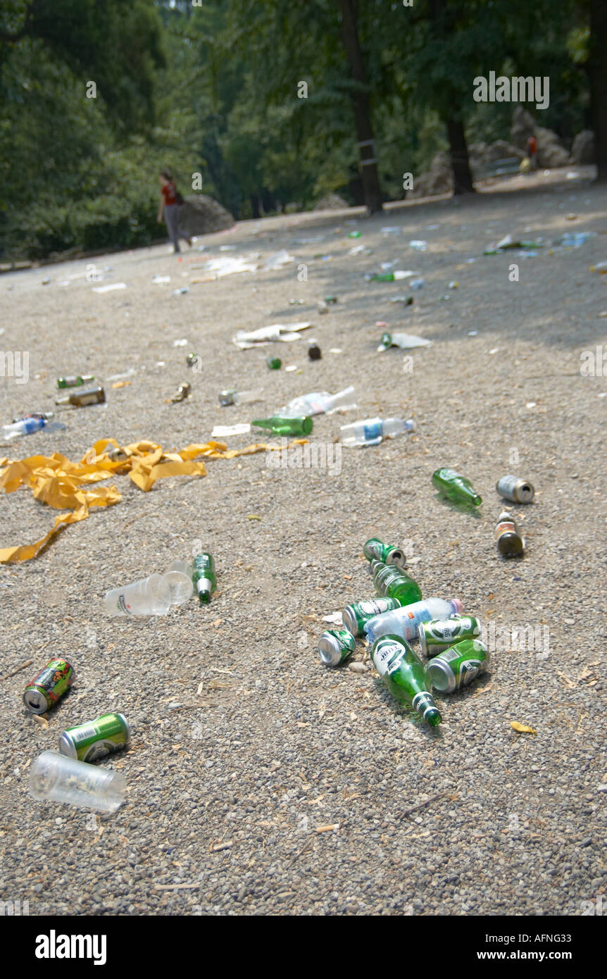 Bad human behaviour hi-res stock photography and images - Alamy