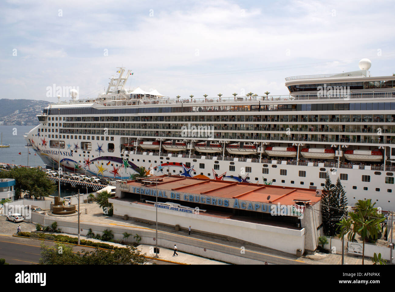 Cruise ship docked at the cruise ship terminal in Acapulco, Mexico Stock  Photo - Alamy