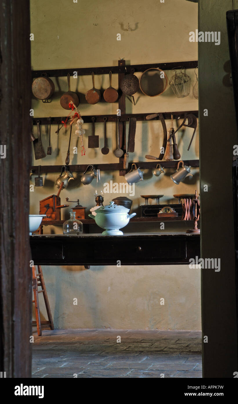 Rustic farmhouse kitchen in Italy Stock Photo - Alamy